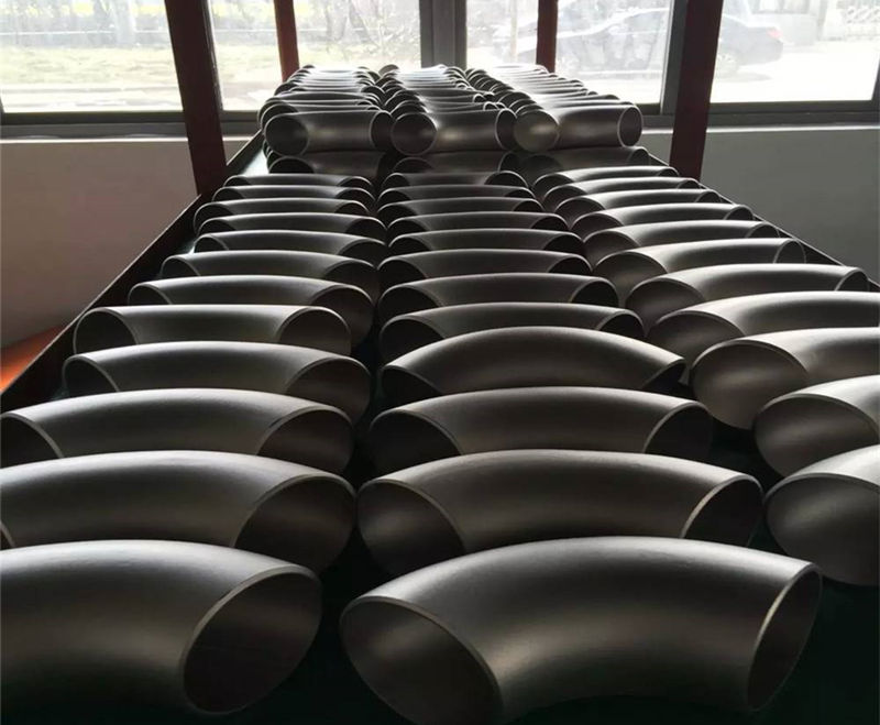 Large diameter carbon steel elbow
