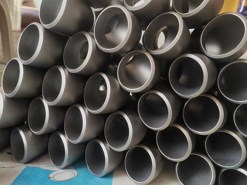 Thick walled stainless steel elbow